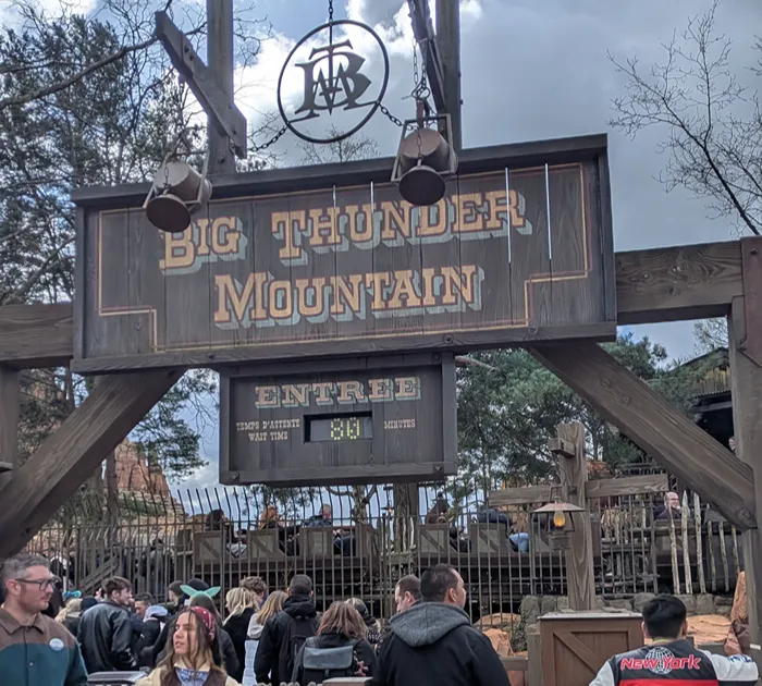 Big Thunder Mountain queue