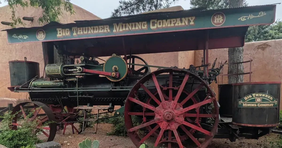 10 Instagram Accounts You Should Follow if You're Going to Disneyland Paris