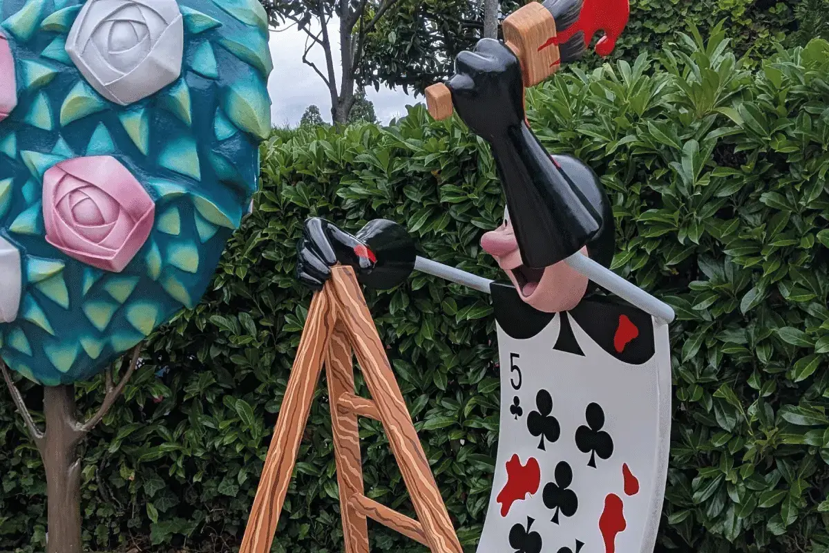 Card Soldiers Painting Flowers Alice's Labyrinth - Disneyland Paris