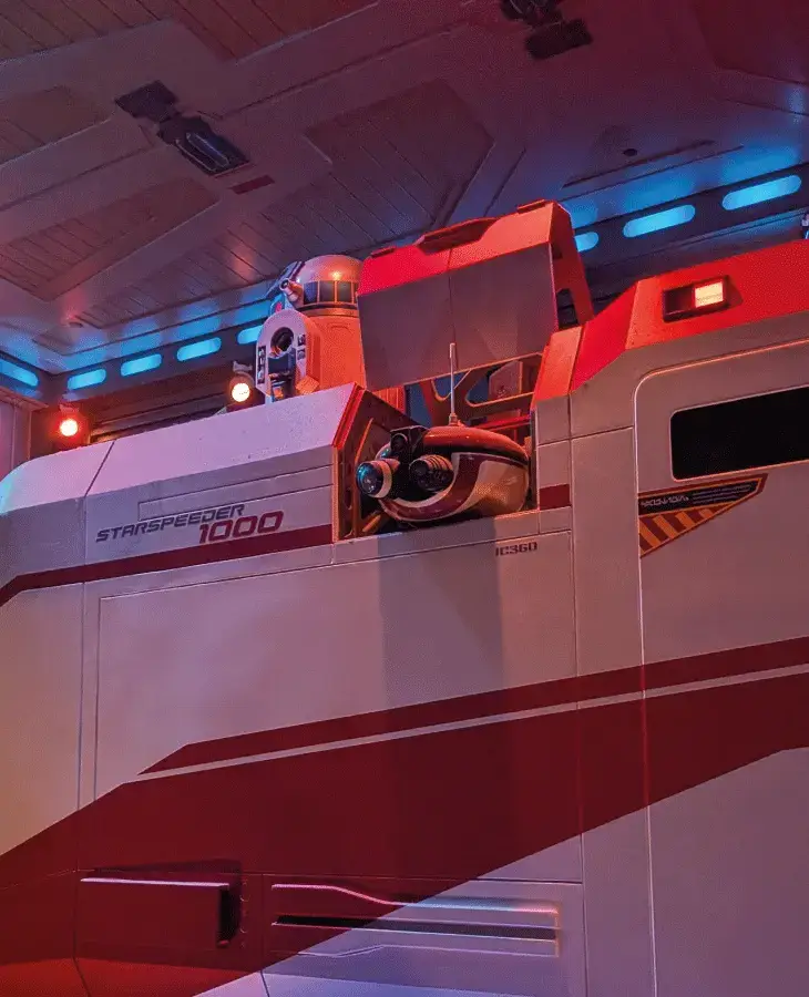 R2D2 at Star Tours Disneyland Paris