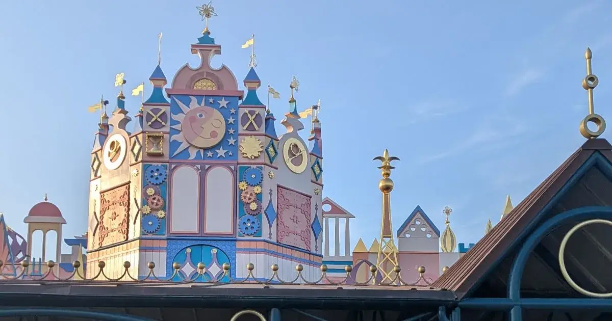 🌍🎶 It's a Small World at Disneyland Paris: Secrets and Curiosities Almost Nobody Knows
