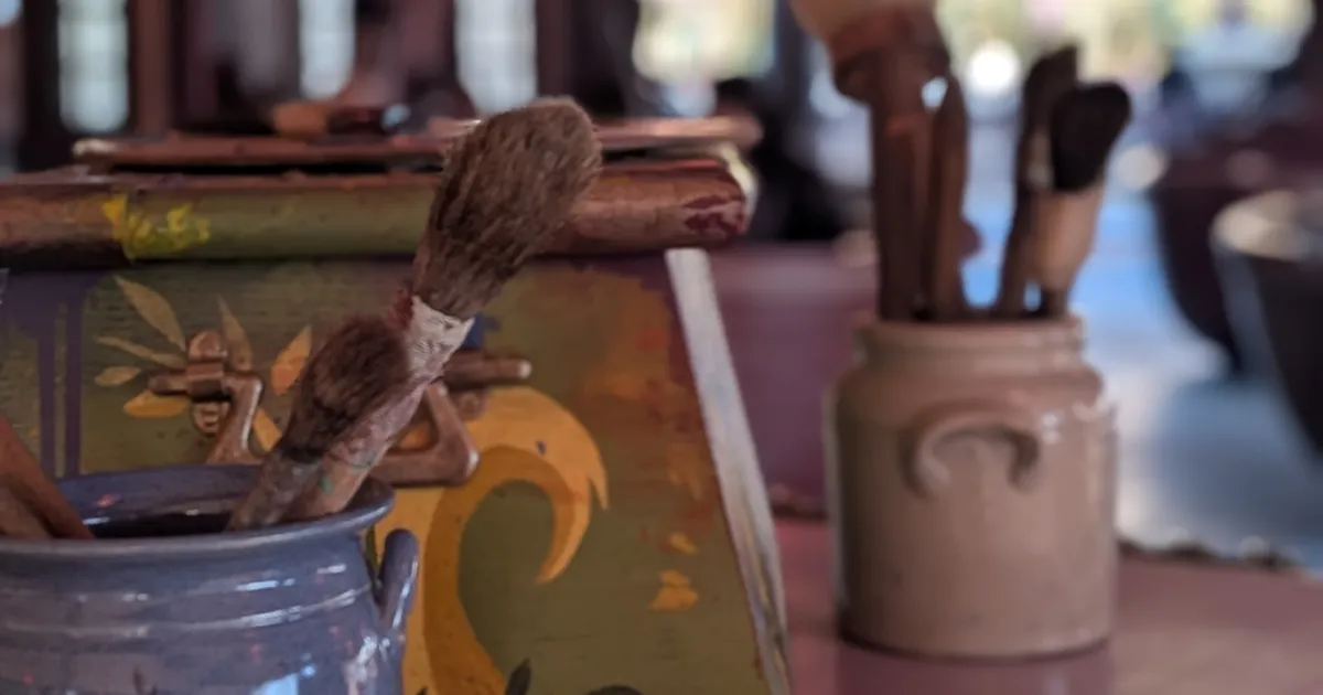 The Cast Member Code: How to Read Name Tags, Unlock Favours, and Get Real Help at Disneyland Paris