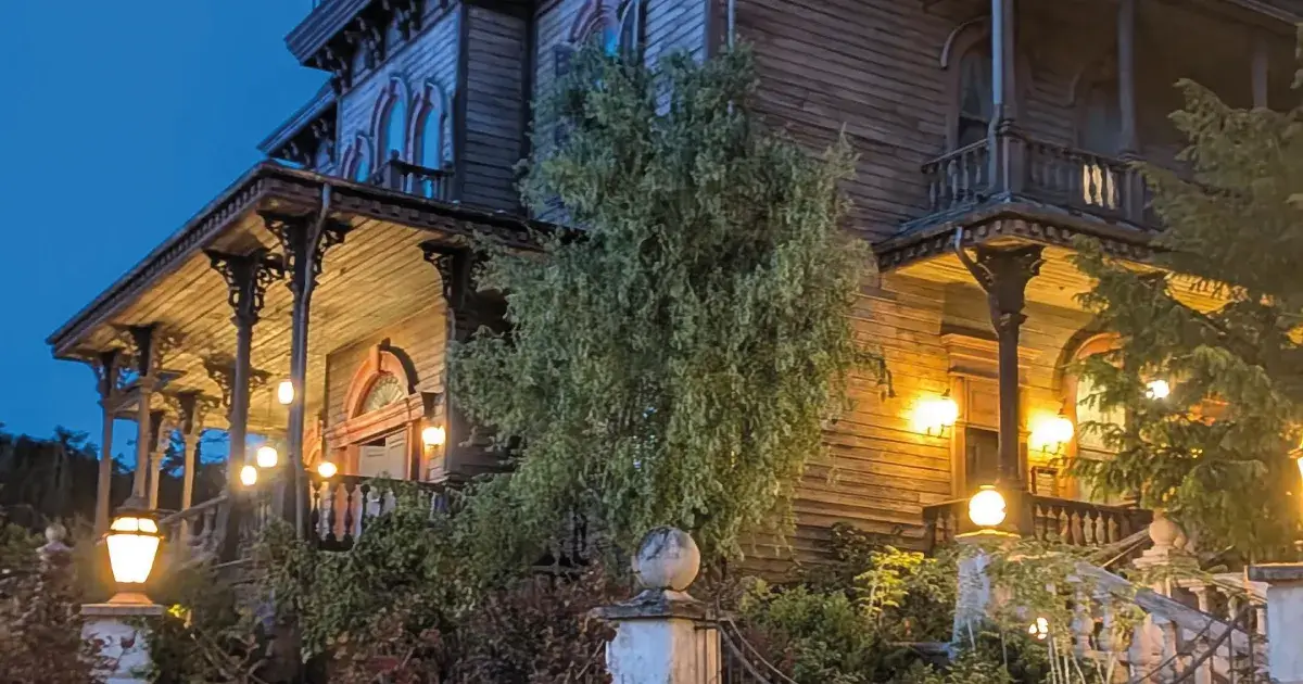 10 Fascinating Facts About Phantom Manor: Disneyland Paris' Most Mysterious Mansion 👻