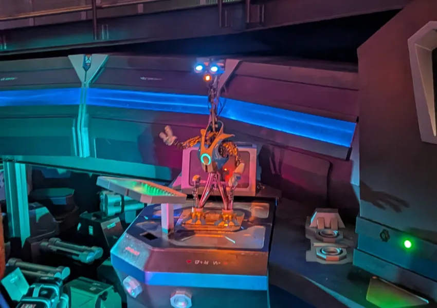 G2 scanner droids in the Star Tours queue